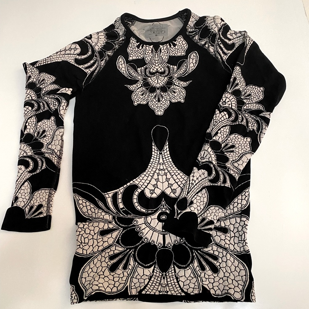 Athleta Momentum Floral Long Sleeve Fitted top Small